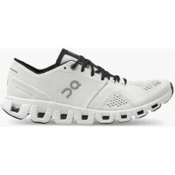 On Running Women's Cloud X 9 On Running Women's Cloud X -On Running Store cloud x 2 fw20 white black w g1 2